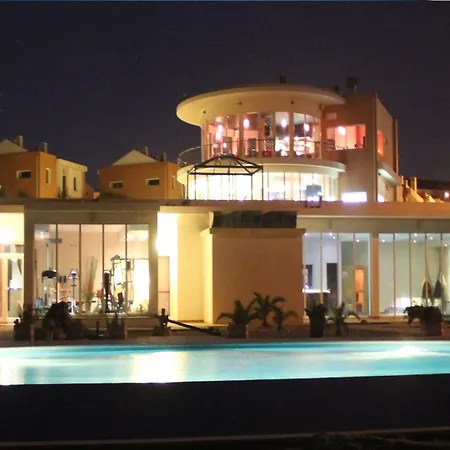 Noiva Do Mar 假日公园 4*